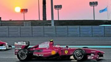 <b>DEL DÍA A LA NOCHE EN UNA HORA</b> La iluminación del circuito de Abu Dhabi es aún mejor que la de Singapur. Se corre a la caída del sol y las luces van aumentando de intensidad para que los pilotos no pierdan visión en el proceso de adaptación.