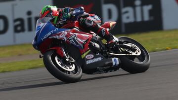 Josh Day pilota la Triumph del BSB.