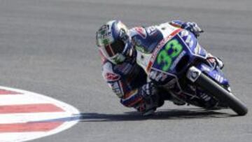 Bastianini doblega sobre la bandera a Oliveira y Kent