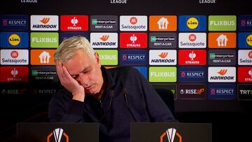 Mourinho ‘se queda dormido’ en plena rueda de prensa: la situación es surrealista