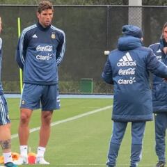 “Tendría que internarse tres meses en el psiquiátrico”: Guarello descarta a un técnico para la Roja
