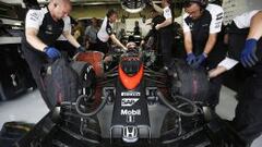 McLaren en su box en la temporada 2015