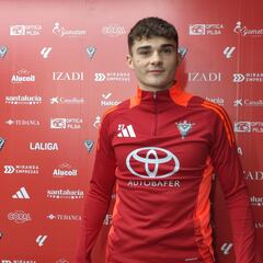 Joel Roca resurge en el Mirandés