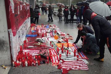 El estadio de El Molinón acoge hoy el funeral por Enrique Castro "Quini", exjugador del Sporting, con las tribunas abiertas al público.