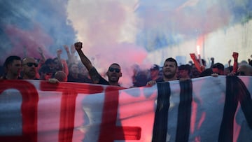 Ultras del AC Milan, protestando a las afueras de San Siro y pidiendo la dimisión de su directiva