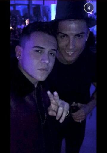 Cristiano Ronaldo y Kevin Roldán.