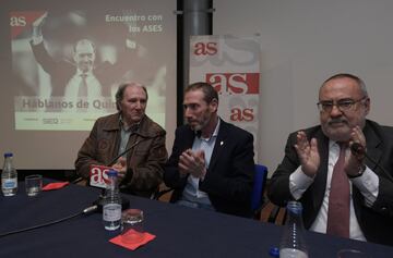 Coloquio 'Hablemos de Quini'. Cundi, Rafael Castro hermano de Quini y Alfredo Relaño.