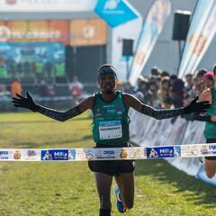 Thierry Ndikumwenayo, una de las grandes estrellas del atletismo, competirá por España