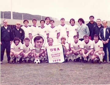 Mani Hernández jugó con Estados Unidos los Juegos Olímpicos de Munich en 1972. Fue decisivo en la clasifación con un gol en los juegos Panamericanos celebrados en Cali (Colombia). Se nacionalizó estadounidense en 1970, el año que hizo las pruebas para la selección a las que le llevó su entrador de la Universidad de San José, Julius Menéndez, que era el ayudante del seleccionador americano.