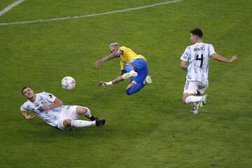 Neymar, Guido Rodrguez y Gonzlo Montiel.