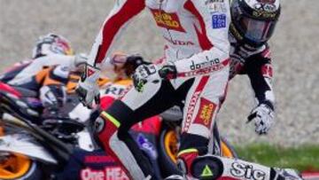 Marco Simoncelli: "Se la he devuelto a Lorenzo"