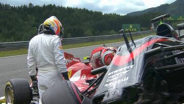 Alonso y Raikkonen instantes después de su accidente en Austria 2015.