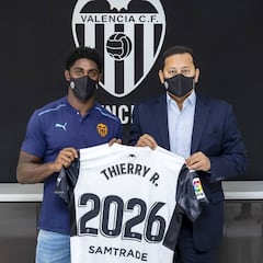 El Valencia anuncia la renovación de Thierry Rendall hasta 2026