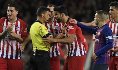 Lo que le faltaba al Atleti: en Cádiz se reencuentra con Gil Manzano