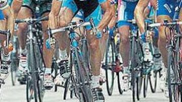 <b>FOTO-FINISH. </b>Óscar Freire batió en el sprint de Hamburgo a Erik Zabel y Filippo Pozzatto en el último golpe de riñón.