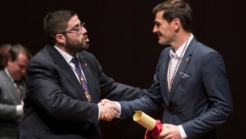 Un Casillas emocionado recibe la Medalla de Oro de Ávila