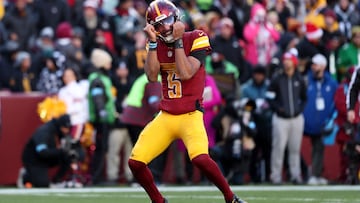 LANDOVER, MARYLAND - DECEMBER 22: Jayden Daniels #5 of the Washington Commanders celebrates after throwing a touchdown pass against the Philadelphia Eagles during the second quarter at Northwest Stadium on December 22, 2024 in Landover, Maryland. Scott Taetsch/Getty Images/AFP (Photo by Scott Taetsch / GETTY IMAGES NORTH AMERICA / Getty Images via AFP)