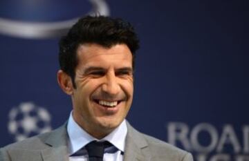 El embajador de la final en Lisboa, el ex internacional portugués Luis Figo durante el sorteo de los cuartos de final de la Liga de Campeones de la UEFA en la sede de la UEFA en Nyon.