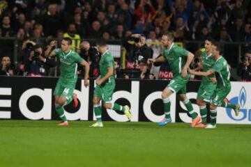 1-0. Marcelinho celebra el primer tanto.