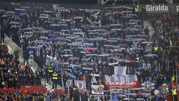 Aficionados del Leganés en el Sánchez Pizjuán de Sevilla.