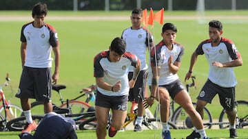 Los rojiblancos arriban a Guadalajara la tarde de este sábado. Llegan procedentes de Cancún. La pretemporada ha terminado.