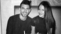 Dani Ceballos con su novia Mar&iacute;a y una tarta de los dos en el 23&ordm; cumplea&ntilde;os de ella.