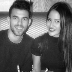 Ceballos celebra el cumple de su novia junto a ella y una tarta de los dos
