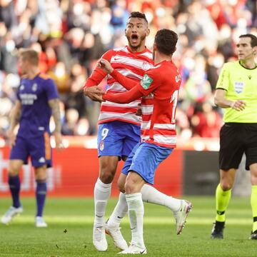 Luis Suárez celebrando su gol 