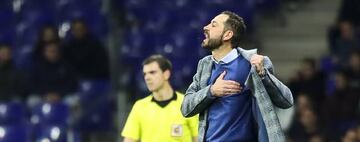 Pablo Machín, tocándose el pecho durante el Espanyol-Betis, su penúltimo partido de LaLiga como técnico perico.