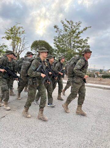 La princesa Leonor inicia la carrera de preparación para los ejercicios de instrucción militar. 