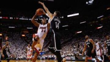 Allen derriba la defensa de los Nets y da la victoria a los Heat