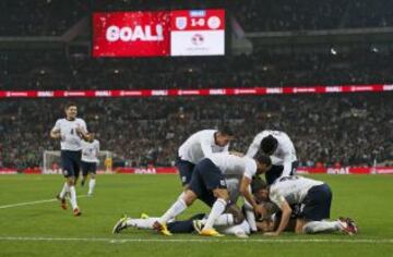 INGLATERRA - POLONIA