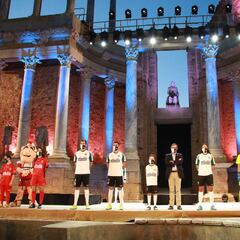 El Mérida homenajea a los héroes del ascenso de 1995