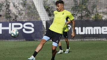 Narv&aacute;ez, durante un entrenamiento de Las Palmas.