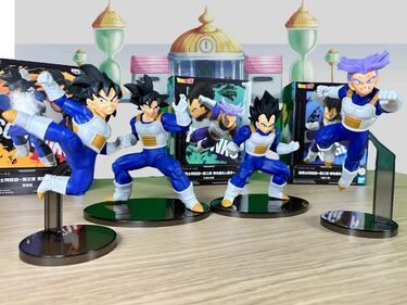 Las figuras de Goku, Vegeta, Gohan y Trunks buscando romper límites en la Cámara del Tiempo
