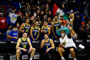 Seguidores de Capitanes se hicieron presentes en la duela de Greensboro en el último partido del equipo en la Showcase Cup.