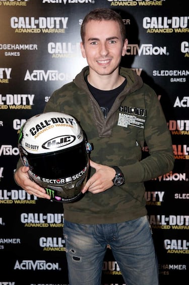 Jorge Lorenzo estrena casco de Call of Duty: Advanced Warfare