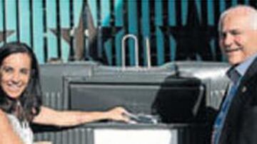 <b>APOYO. </b>Mercedes Coghen y Bob Elphinston, solidarios.