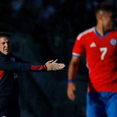 Los cuatro delanteros que militan en el extranjero y Berizzo mira para la Roja