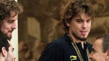 <b>HOMENAJES.</b> Los campeones del mundo no paran de recibir homenajes ante la gesta conseguida en Japón.