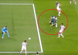 Las polémicas de la jornada 6 de la Champions League: todos los penaltis, expulsiones y jugadas controvertidas