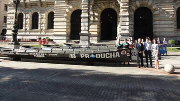 Los botes vizcaínos, frente a la Diputación de Bizkaia