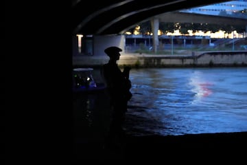 París se blinda durante la ceremonia inaugural de los Juegos Olímpicos en el río Sena.