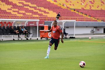 La Selección Colombia trabajó en el estadio El Campín en su tercer día de morfociclo convocado por Reinaldo Rueda. El DT dirigió la práctica de fútbol de los 26 jugadores que citó con el propósito de empezar a aplicar lo hecho los dos días anteriores.