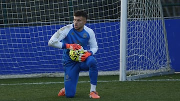 El portero Álvaro Fernández, en su primer entrenamiento con el Deportivo.