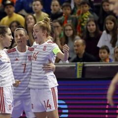 España venció a Rusia en el debut en el Torneo de la Victoria