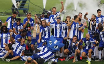 Matheus Uribe y Luis Díaz consiguieron con el Porto el título de la Primeira Liga al vencer 2-0 al Sporting de Lisboa. Los dirigidos por Sergio Conceicao pudieron celebrar faltando dos jornadas por disputarse. 