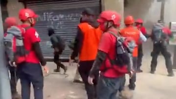 Marcha por Ayotzinapa 8 años: Manifestantes y policías se enfrentan en CDMX