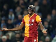 Follow all the action from Turkey as the Italian giants pitch up at a noisy stadium.