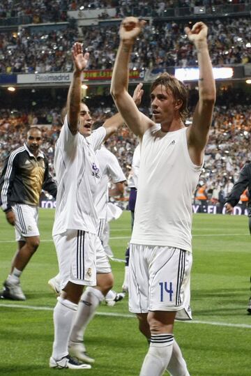 Celebrando la liga en el césped del Bernabéu tras ganar en la última jornada al Mallorca.